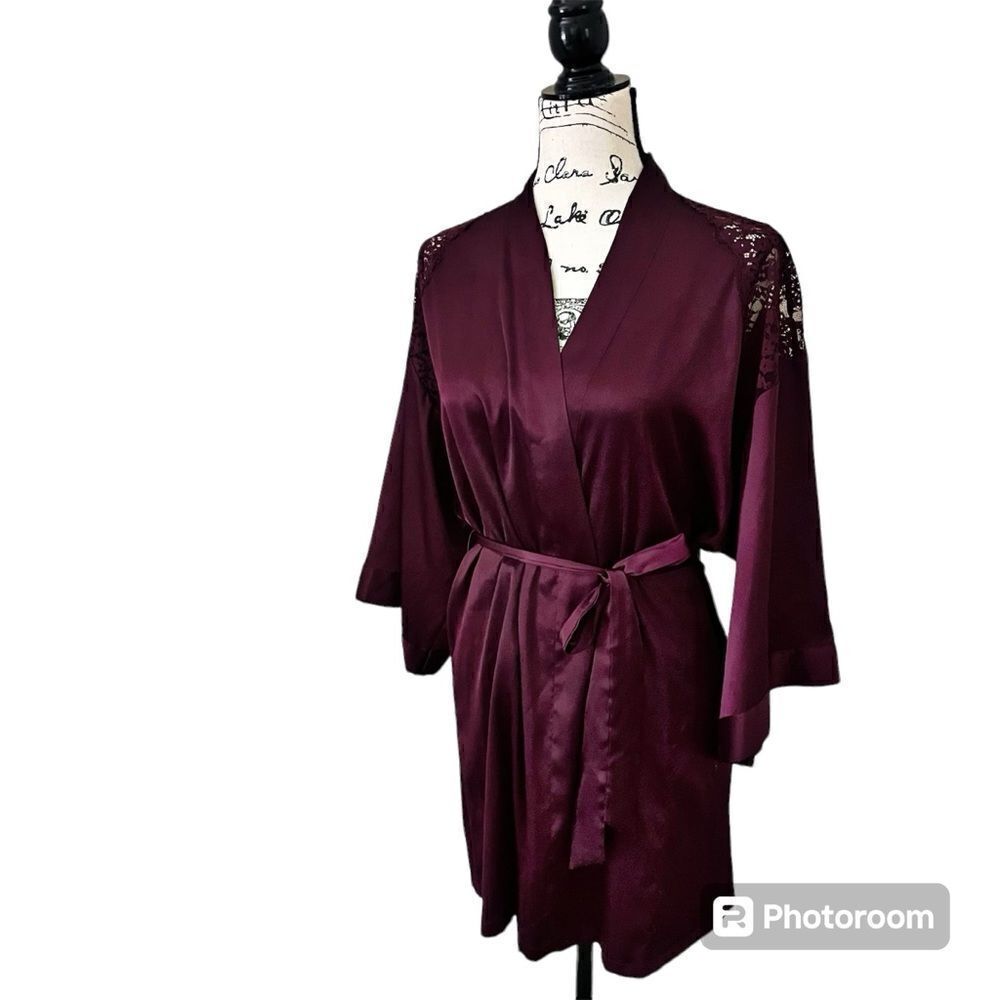 Victoria’s Secret Women’s Burgundy Wrap Short Dressing Gown Lace Silky Size XS/S
